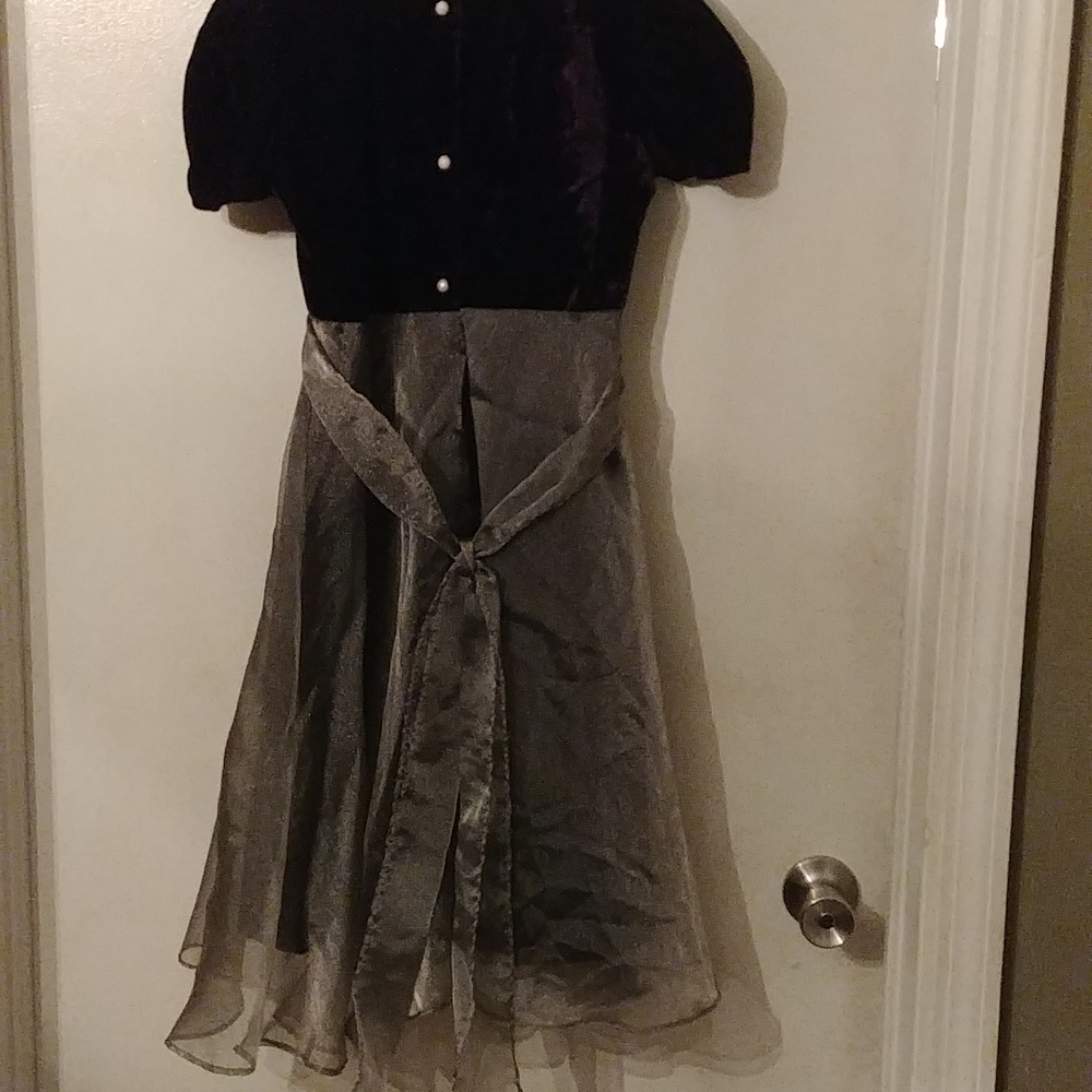 Girl's Black Velvet Gray Sheer Lined W/Flowers Formal Dress Sz 8